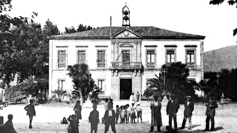 Fotograf�a centenaria de la plaza de Ravella cuando se plantaron las palmeras