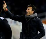 Luis Enrique da instrucciones desde la banda durante el partido de Anoeta.