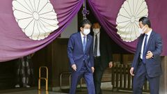 Shinzo Abe durante una visita al Santuario Yasukuni el pasado abril.