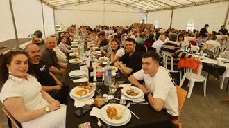 <span lang= gl >Imaxe dunha das mesas da Festa do Veci�o en Celeiro de Mari�aos</span>