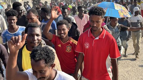 Desalojo de migrantes de la playa del Trampol�n 
