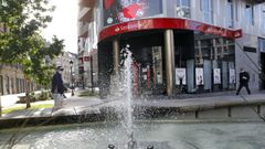 Imagen exterior de una oficina bancaria en el centro de Vilagarc�a.