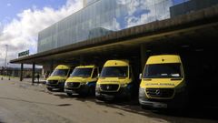 Imagen de cuatro ambulancias en la puerta de Urxencias del Cl�nico
