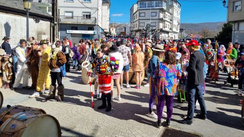 O desfile de Viana comezanarotonda do boteiro.