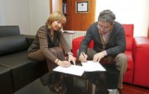 El de ayer fue el primer convenio que suscribe la DGT con un Concello de la provincia. 