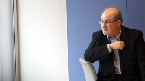 El escritor Salman Rushdie