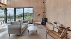 Unifamiliar de Ortigueira. La casa rehabilitada que opta a uno de los premios del Colegio de Arquitectos de Galicia se mimetiza con el entorno rural, las vistas a la r�a de Ortigueira y la sierra de A Capelada, y el estilo tradicional de las viviendas de la zona