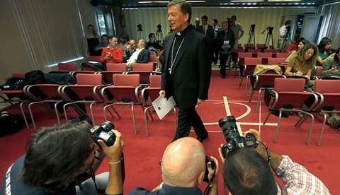Juan Antonio Mart�nez Camino, ayer, durante la rueda de prensa de la Conferencia Episcopal.
