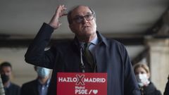 El candidato del PSOE a la Presidencia de la Comunidad de Madrid, ngel Gabilondo, ayer, en una visita a Alcal de Henares