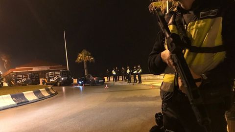 Patrulla policial nocturna en La L�nea de la Concepci�n 