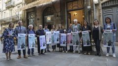 Asistentes a la presentacin con reproducciones de los marcapginas que se agregan a la exposicin del Casino sobre los poemas gallegos de Garcia Lorca
