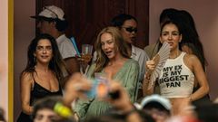 Varias celebridades, como las actrices Mar&iacute;a Le&oacute;n y Ester Exp&oacute;sito, en la Casita del concierto de Bad Bunny en Madrid.