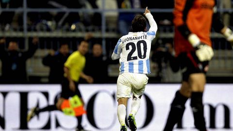 Buonanotte celebra uno de los goles del M�laga frente al Eibar.