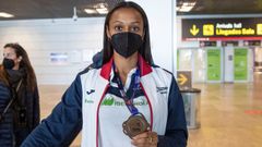 Ana Peleteiro a su llegada al aeropuerto madrile�o