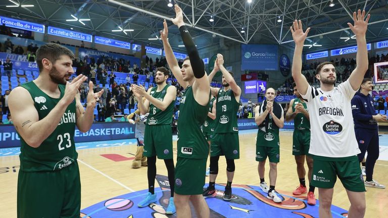 Jugadores del Breog�n celebran la victoria contra el Baskets Bonn en la Basketball Champions League (BCL) 2023-2024 en el Pazo dos Deportes de Lugo. 