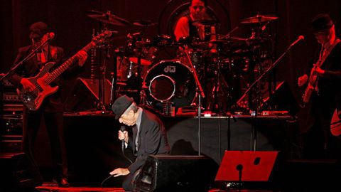 Miles de personas abarrotaron Castrelos en su cita con el artista