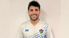 Barros ya fue presentado como nuevo futbolista del Boiro.