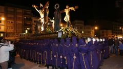 Pasos como el del Calvario, en imagen, precisan de m�s de cien llevadores