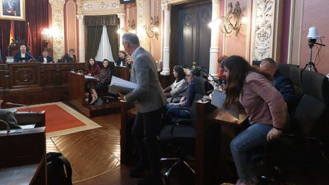 Los concejales nacionalistas se fueron del pleno en protesta porque el secretario (antes «city manager») pidió la palabra para contestar a su portavoz, Luis Seara.