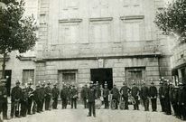 Banda de m�sica de Betanzos ante la Casa Consistorial. La imagen es de 1911.