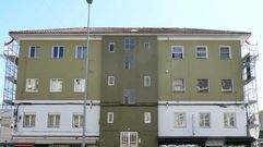 Edificio del n�mero 8 de la carretera de Castilla, en Recimil, cuya envolvente ser� rehabilitada.