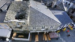 Cae parte de un tejado en pleno casco hist�rico en las fiestas patronales