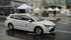 taxi.Imagen de un taxi recorriendo el centro de A Coru�a, por la zona de la plaza de Pontevedra