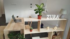 Zura en euskera significa madera, el material que manda en la decoracin interior de este hotel