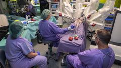 Operacin con el robot quirrgico Da Vinci.