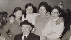 Carmen es la del centro, la mayor y m�s alta.