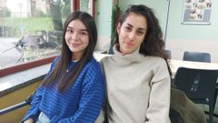 Claudia Mart�n, a la izquierda, y Mar�a Gonz�lez, a la derecha, son alumnas de Odontolox�a y eligieron la USC desde Gran Canaria y C�ceres