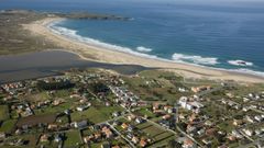 La zona de A Frouxeira, en el municipio de Valdovi�o, es una de las m�s demandas para el alquiler de casas en verano