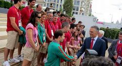 An�bal Cavaco Silva, durante su visita a la delegaci�n portuguesa.