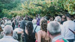 Jos� Crusat, de la bodega Entre os R�os, realizando las explicaciones sobre las uvas a los asistentes