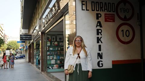 Andrea Domnguez, de Ponteareas, en la calle Uruguay