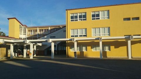 Vista del colegio O Cruce, en Cerceda