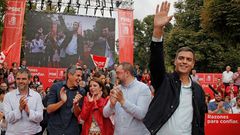  El presidente del Gobierno, Pedro S�nchez, durante su primer acto p�blico del PSOE desde que accedi� a la jefatura del Ejecutivo y coincidiendo con sus cien d�as de gesti�n desde que prometi� el cargo ante el Rey, hoy en Oviedo