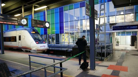 Poco movimiento de pasajeros en la estaci�n de Vigo Guixar en el primer d�a de huelga de maquinistas