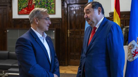 Luis Menor y Csar Blanco, en un encuentro ayer en la Diputacin de Ourense