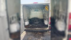 Durante la investigación, los agentes han intervenido una furgoneta cargada con 900 kilogramos de cobre.