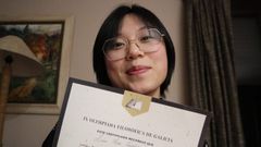 Luc�a Xiao Quintairos Barbosa con el diploma de campeona gallega que ahora ha revalidado en la final nacional