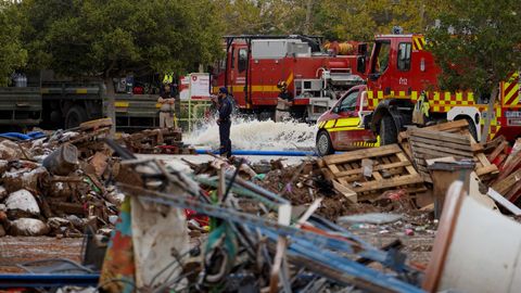 Destrozos en las inmediaciones del centro comercial Bonaire