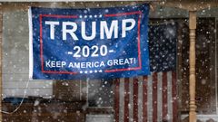 Un cartel de la campa�a a la reelecci�n de Trump, en el porche de una vivienda de un barrio de M�chigan