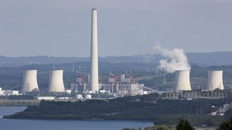 La Plataforma defiende la chimenea y otros elementos del complejo industrial como parte de la memoria colectiva