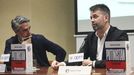 Xavier Col�s, junto�al periodista�Carlos Franganillo, durante la presentaci�n del libro�Putinist�n. Un pa�s alucinante en manos de un presidente alucinado�.