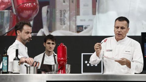 Los chefs Eduard Xatruch y Oriol Castro, del restaurante Disfrutar, durante una ponencia en Madrid Fusión 2024