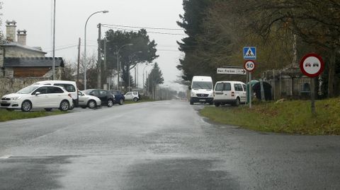 Vieja carretera de santiago. Piden m�s seguridad junto al cementerio. El arreglo de este viejo tramo de la N-547 provoc� el aumento del tr�fico. Vecinos de la zona piden resaltos o badenes para reducir la velocidad.