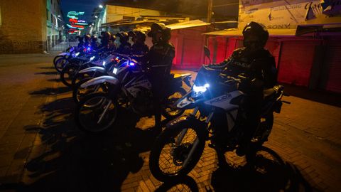 Un grupo armado toma por la fuerza en directo un canal de televisi�n en Ecuador