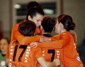 Celebraci�n de un gol naranja.