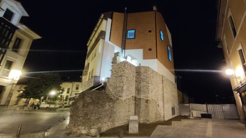 Rehabilitaci�n de la muralla medieval de la Pola de Maliayo en Villaviciosa